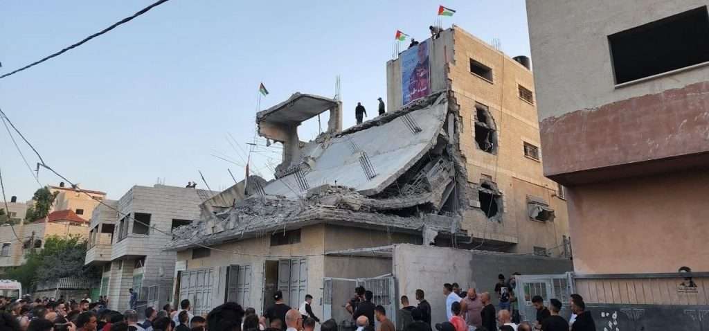 شهيد و6 إصابات بمواجهات خلال تفجير منزل الشهيد حمارشة في يعبد