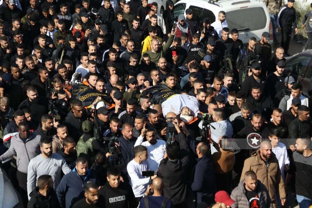 جماهير غفيرة تشيع جثماني الشهيدين زبيدي والسعدي في مخيم جنين