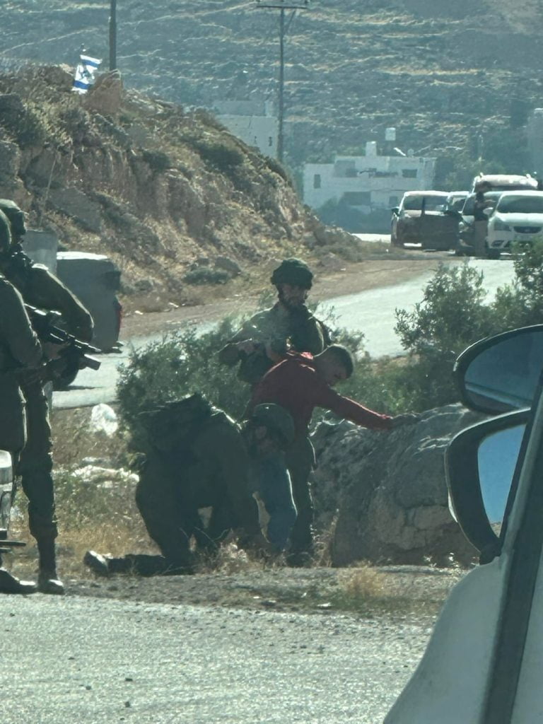 الاحتلال يعتقل 15 مواطنا من المغير بينهم مسن